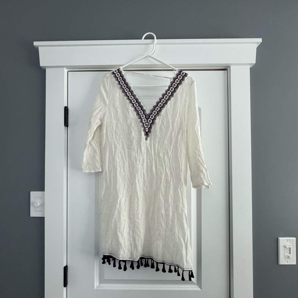 Kona Sol White and maroon Swim Coverup
